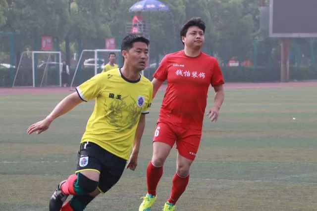 包子铺员工被曝不当行为致歉停业整改